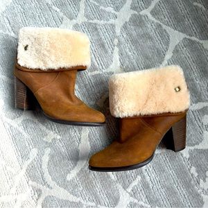 Ugg Layna Tan Suede Pointed Toe Heeled Sherpa Lined Ankle Boots 6.5